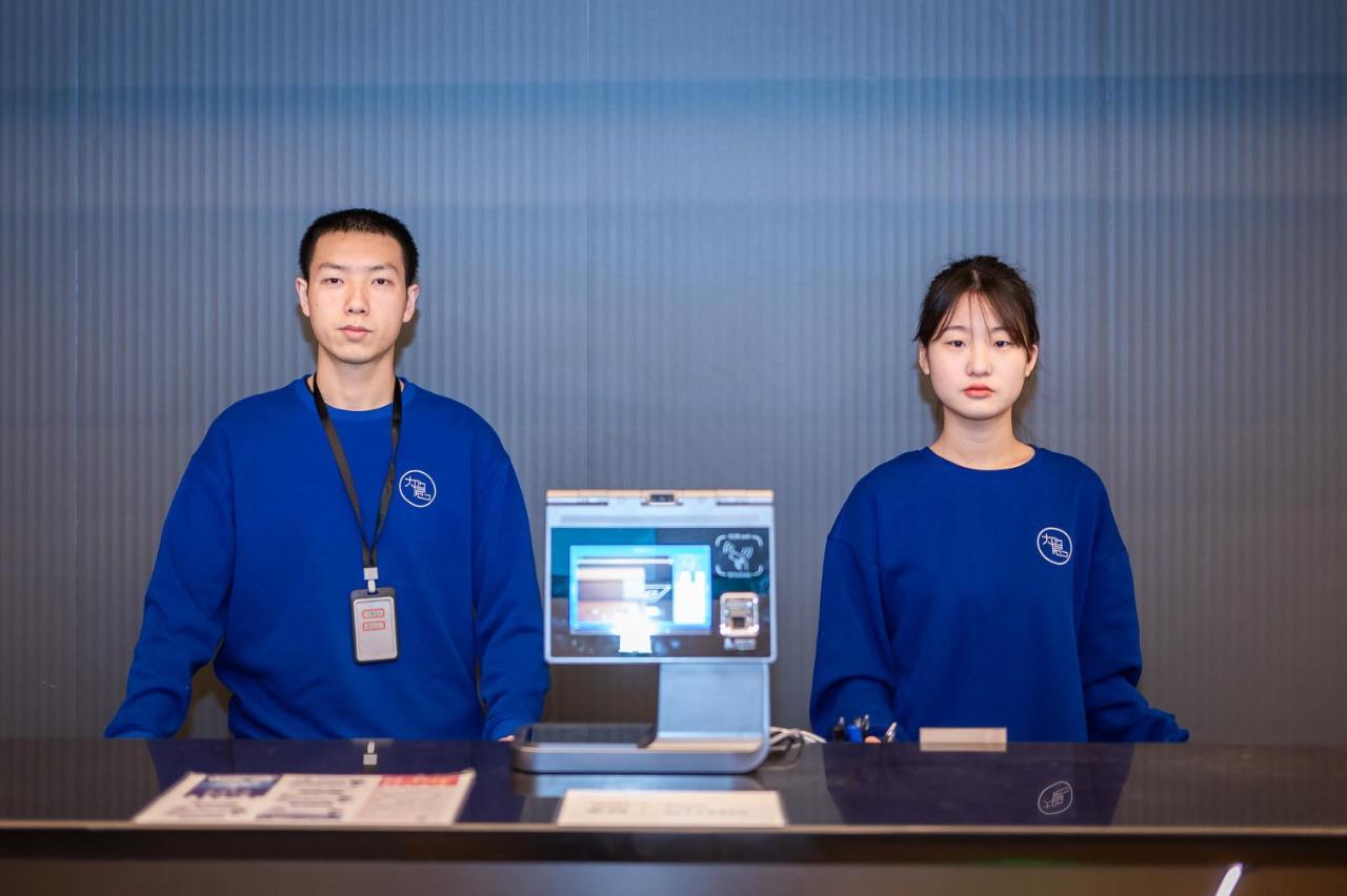 Dayin International Youth Hostel - Near East Nanjing Road & People'S Square & The Bund -Large Social Area -Bar -Cafe -Gym -Free Laundry Luggage Storage -24H Front Desk -English Service Sanghaj Kültér fotó
