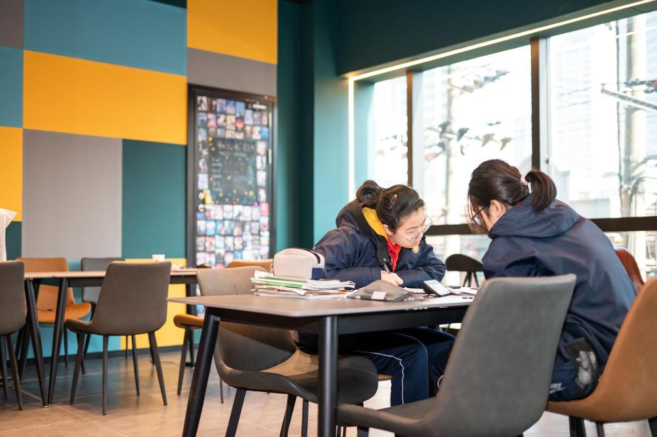 Dayin International Youth Hostel - Near East Nanjing Road & People'S Square & The Bund -Large Social Area -Bar -Cafe -Gym -Free Laundry Luggage Storage -24H Front Desk -English Service Sanghaj Kültér fotó
