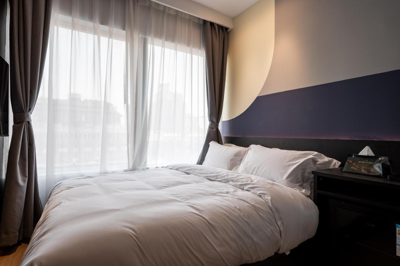Dayin International Youth Hostel - Near East Nanjing Road & People'S Square & The Bund -Large Social Area -Bar -Cafe -Gym -Free Laundry Luggage Storage -24H Front Desk -English Service Sanghaj Kültér fotó
