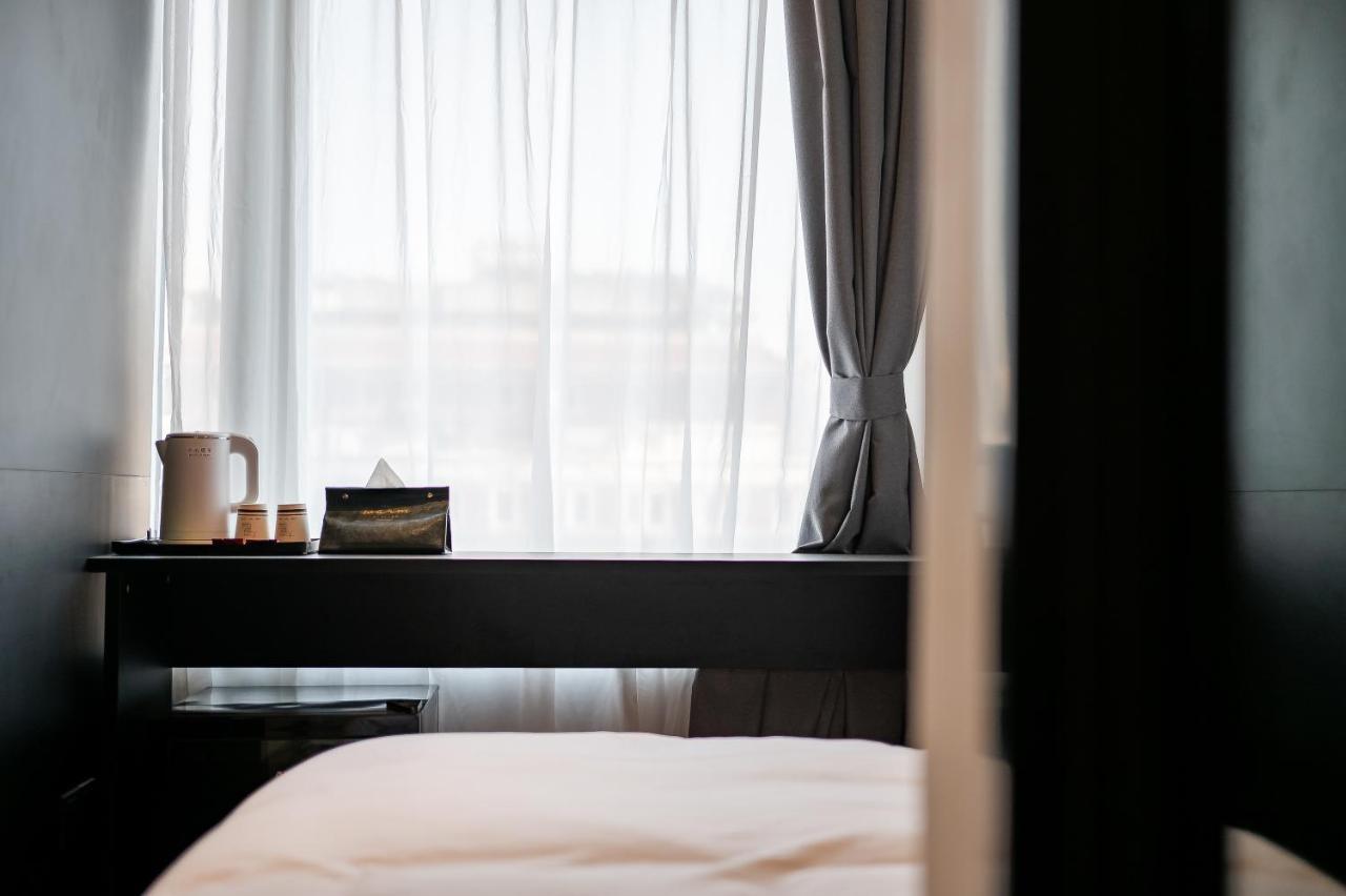 Dayin International Youth Hostel - Near East Nanjing Road & People'S Square & The Bund -Large Social Area -Bar -Cafe -Gym -Free Laundry Luggage Storage -24H Front Desk -English Service Sanghaj Kültér fotó