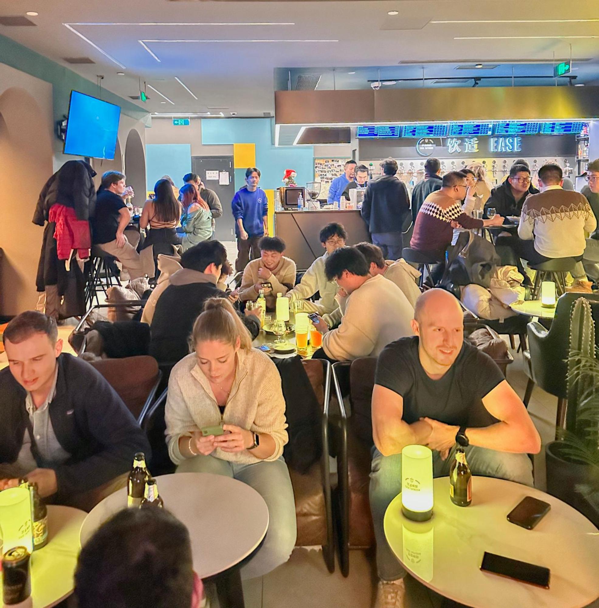 Dayin International Youth Hostel - Near East Nanjing Road & People'S Square & The Bund -Large Social Area -Bar -Cafe -Gym -Free Laundry Luggage Storage -24H Front Desk -English Service Sanghaj Kültér fotó